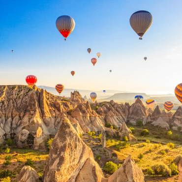 Heissluftballons ueber dem Tal der Liebe in Kappadokien | © aprott, iStockphoto.com / Chamäleon Heissluftballons ueber dem Tal der Liebe in Kappadokien | © aprott, iStockphoto.com / Chamäleon